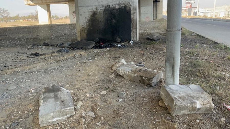 Köprünün Beton Ayağına Çarpan Otomobilin Sürücüsü Hayatını Kaybetti