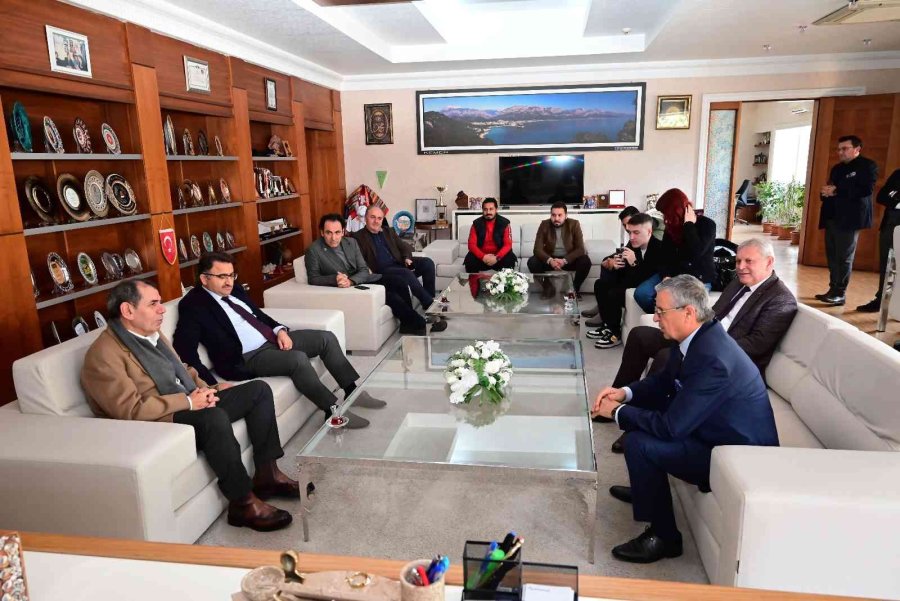 Galatasaray Başkanı Dursun Özbek, Kemer’de Ziyaretlerde Bulundu