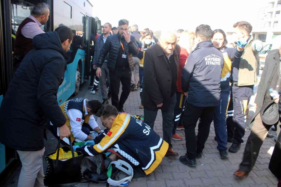 Kayseri’de Halk Otobüsleri Çarpıştı, Can Pazarı Yaşandı: 29 Yaralı