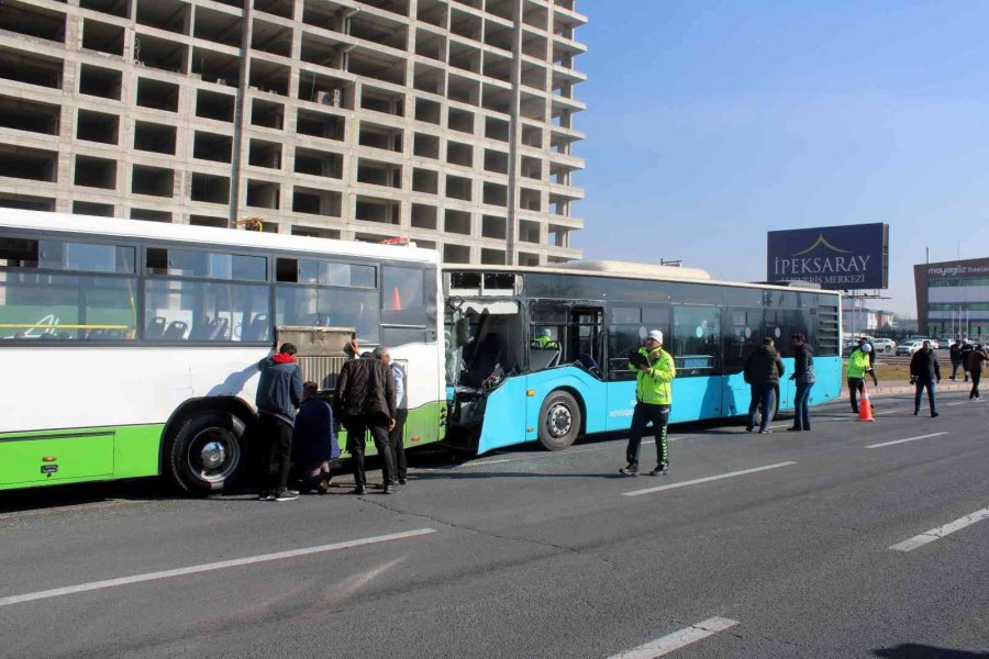 Kayseri’de Halk Otobüsleri Çarpıştı, Can Pazarı Yaşandı: 29 Yaralı