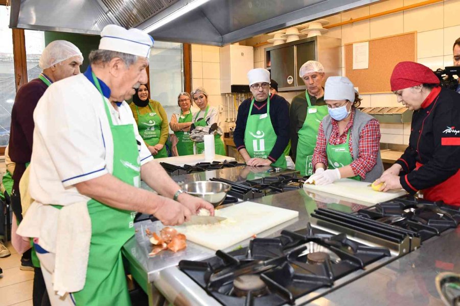 Mutfaktaki Yeteneklerini Geliştiriyorlar