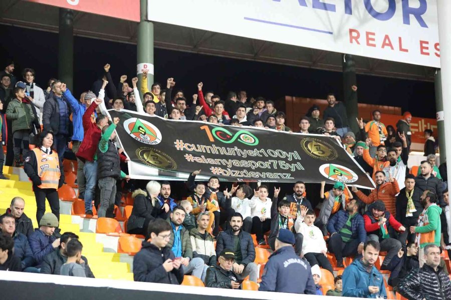 Ziraat Türkiye Kupası: Alanyaspor: 0 - Galatasaray: 2 (ilk Yarı)