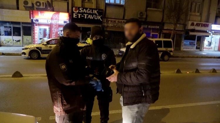 Ruhsatsız Tabancayla Yakalandı, “düşman Sahibiyim” Dedi