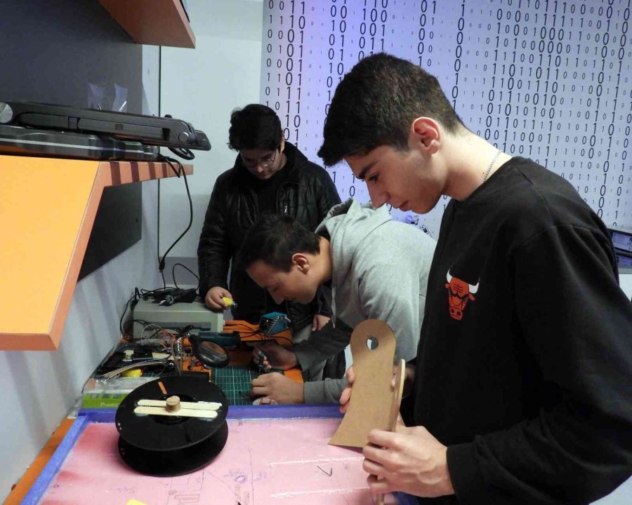 Kepezli Öğrencilerden Deniz Temizliği Aracı