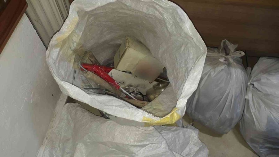 Boya Süzgecinden Terliğe Birçok Eşyayı Çalan Şahıs Suçüstü Yakalandı