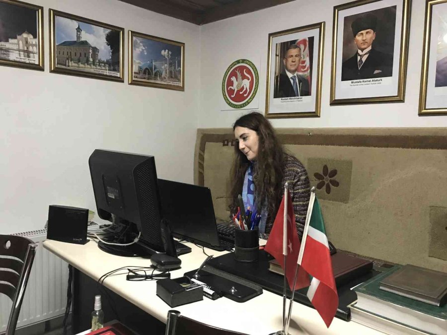 Tek Başına 7 Yılda Farklı Ülkelerden 4 Bin 500 Öğrenciye Türkçe Öğretti