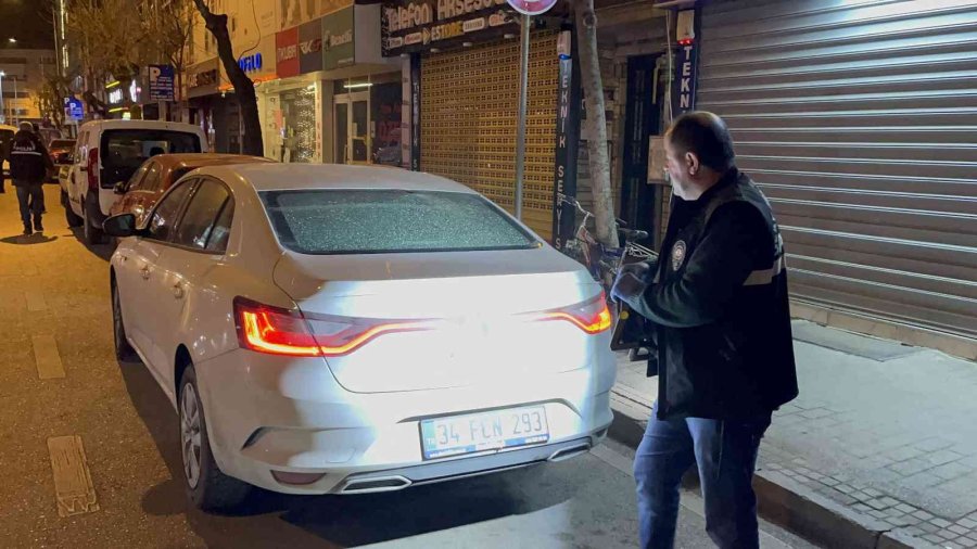 Park Halindeki 3 Araç Maganda Kurşununa Hedef Oldu