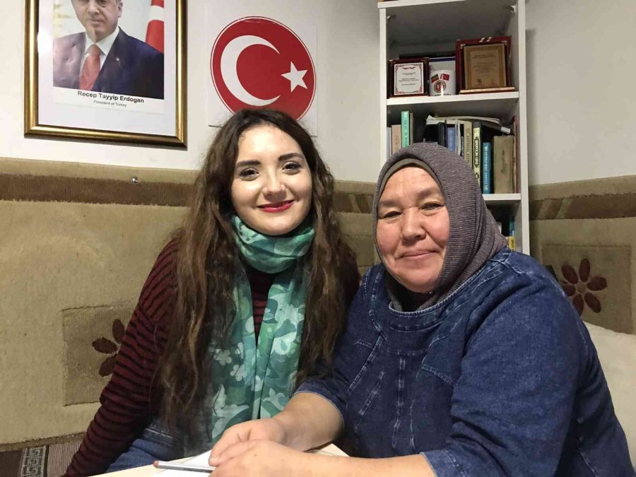 Tek Başına 7 Yılda Farklı Ülkelerden 4 Bin 500 Öğrenciye Türkçe Öğretti