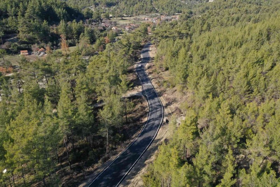 Kaş Belediyesinden Dirgenler-ortabağ-gürsu Yoluna Sıcak Asfalt