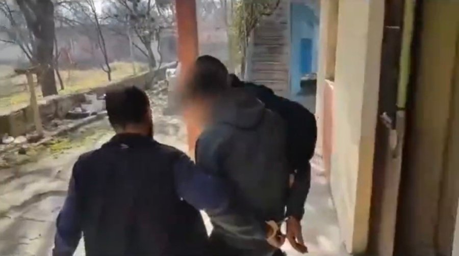 Pişkinliğin Böylesi: Çaldıkları Araca Yakıt Aldılar, Parasını Ödemeden Kaçtılar