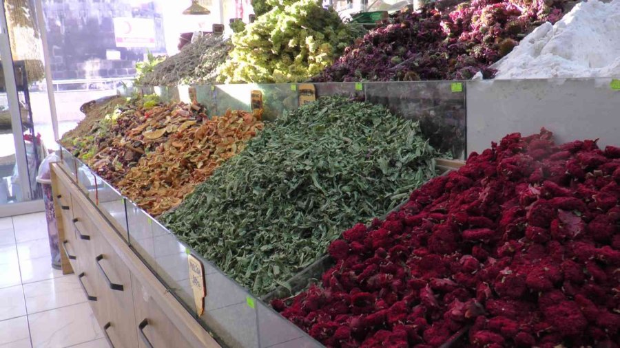 Kış Mevsiminin Gelmesi İle Birlikte Bitkisel Çaylara İlgi Arttı