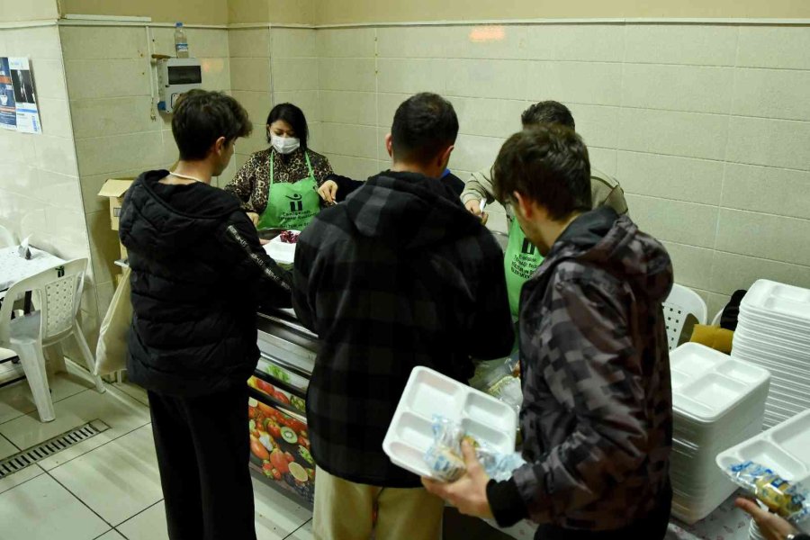 Sabah Çorbası Ve Yemek Desteğine Dönem Tatili Arası