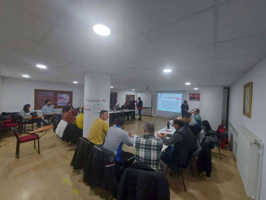 Motosiklet Kullanıcıları Kızılay’dan İlkyardım Eğitimi Aldı