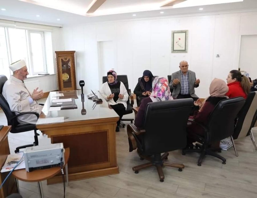 6’ncı Kattan Düştü, İyileşince Müslüman Oldu