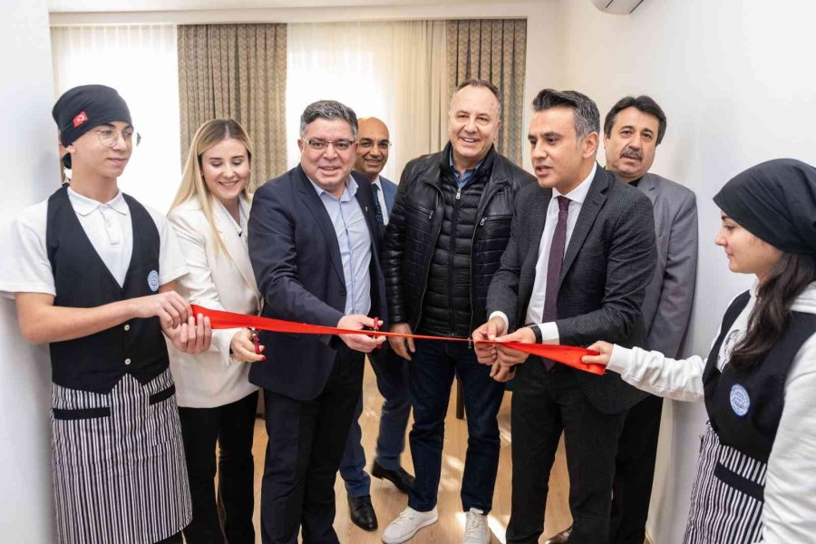 Corendon Hotels & Resorts’den Eğitime Katkı