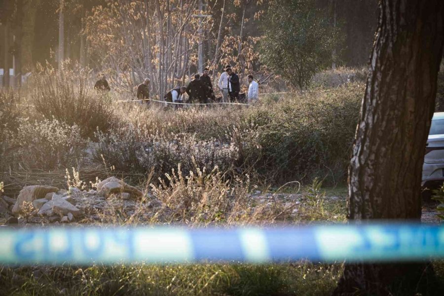 Ormanlık Alanda Bulunan Cesedin Kafası Ve Kolları ‘hassas Burunla’ Aranıyor