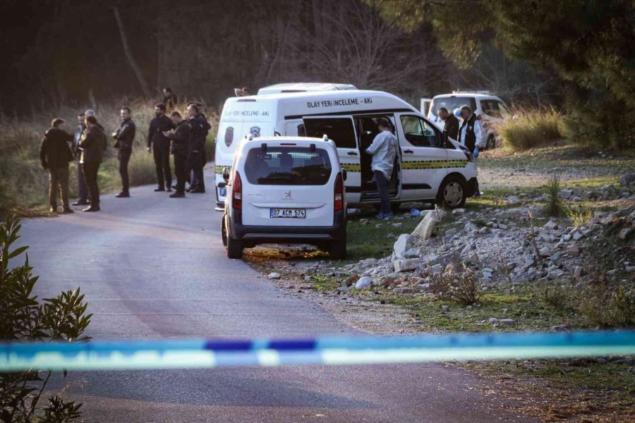 Ormanlık Alanda Bulunan Cesedin Kafası Ve Kolları ‘hassas Burunla’ Aranıyor