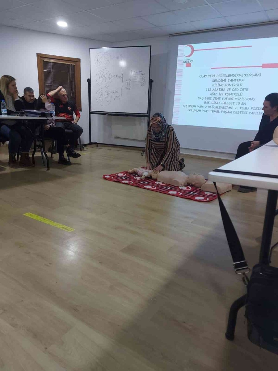 Motosiklet Kullanıcıları Kızılay’dan İlkyardım Eğitimi Aldı