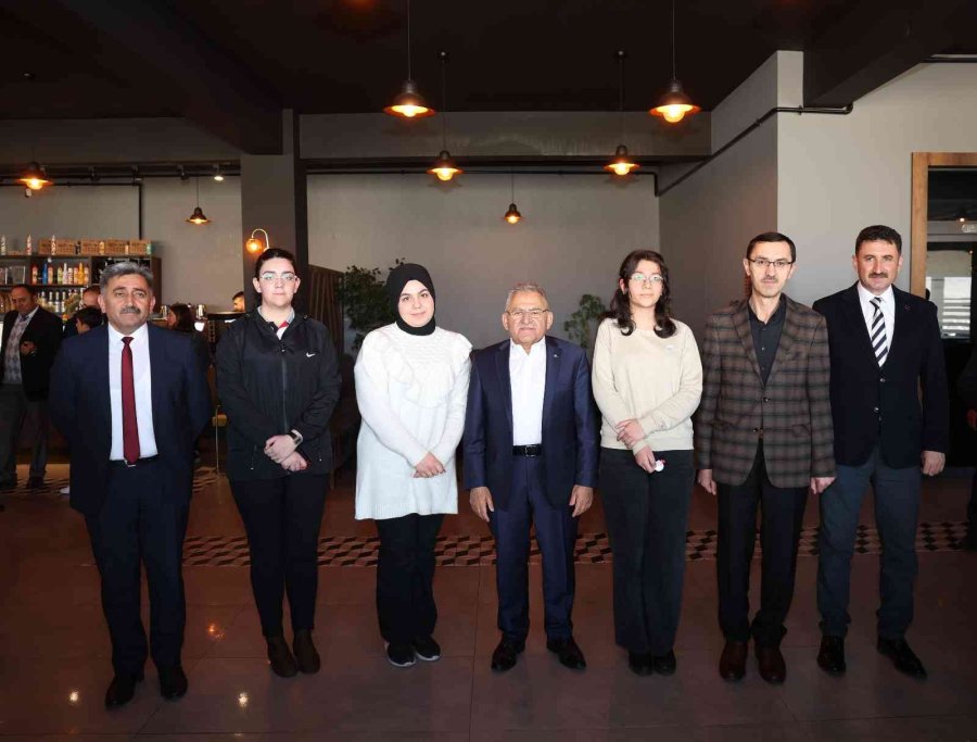 Başkan Büyükkılıç, Develi’de Başarılı Öğrencileri Ödüllendirdi