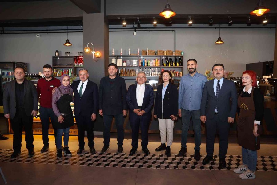 Başkan Büyükkılıç, Develi’de Başarılı Öğrencileri Ödüllendirdi