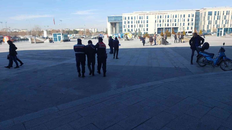 Deaş Üyesi Şahıs Jandarmadan Kaçamadı