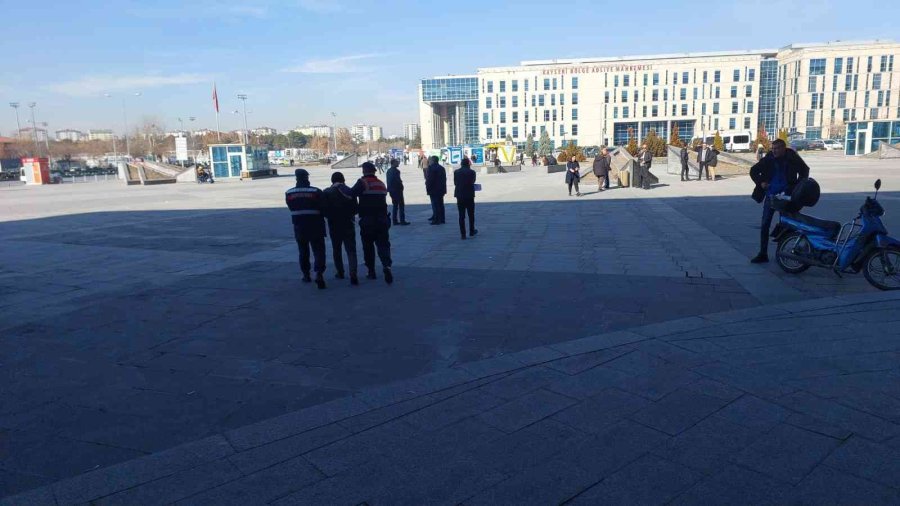 Deaş Üyesi Şahıs Jandarmadan Kaçamadı