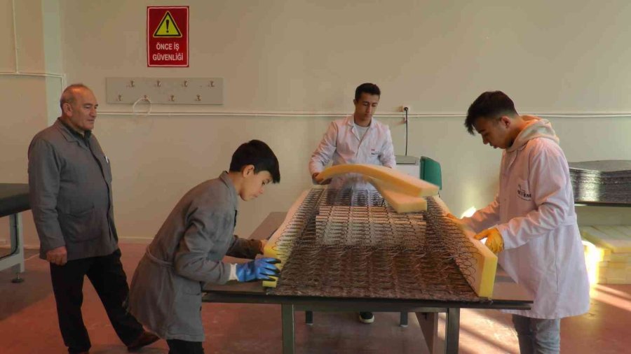 Öğrencilerin Ürettiği Yataklar Kendi Markaları İle Banttan Çıkacak