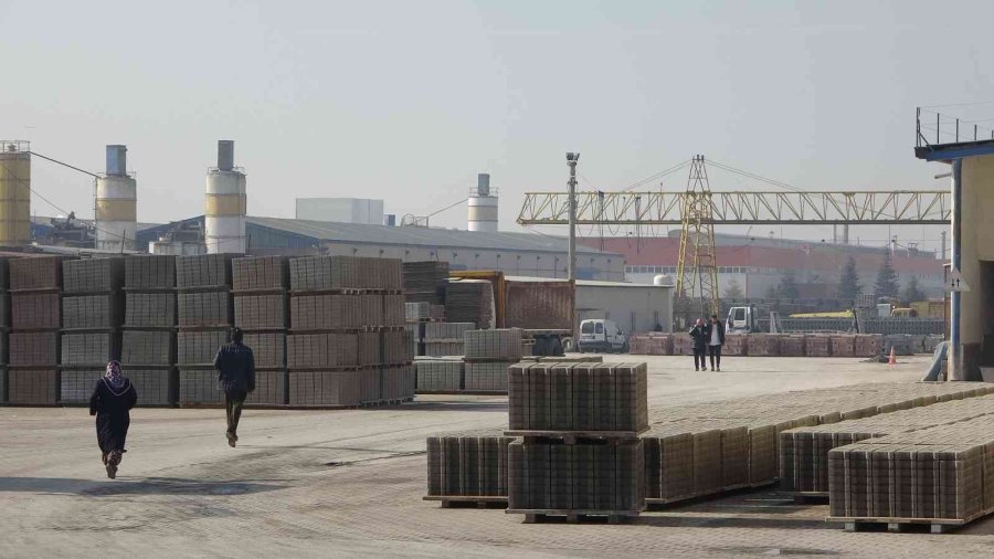 Çatıdan Düşen Genç İşçi Hayatını Kaybetti