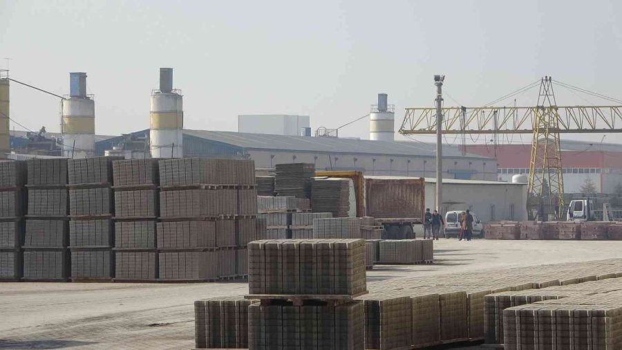 Çatıdan Düşen Genç İşçi Hayatını Kaybetti