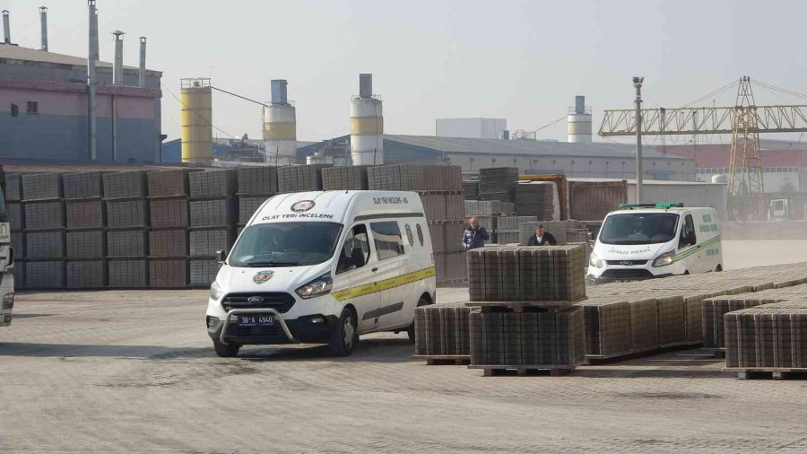 Çatıdan Düşen Genç İşçi Hayatını Kaybetti