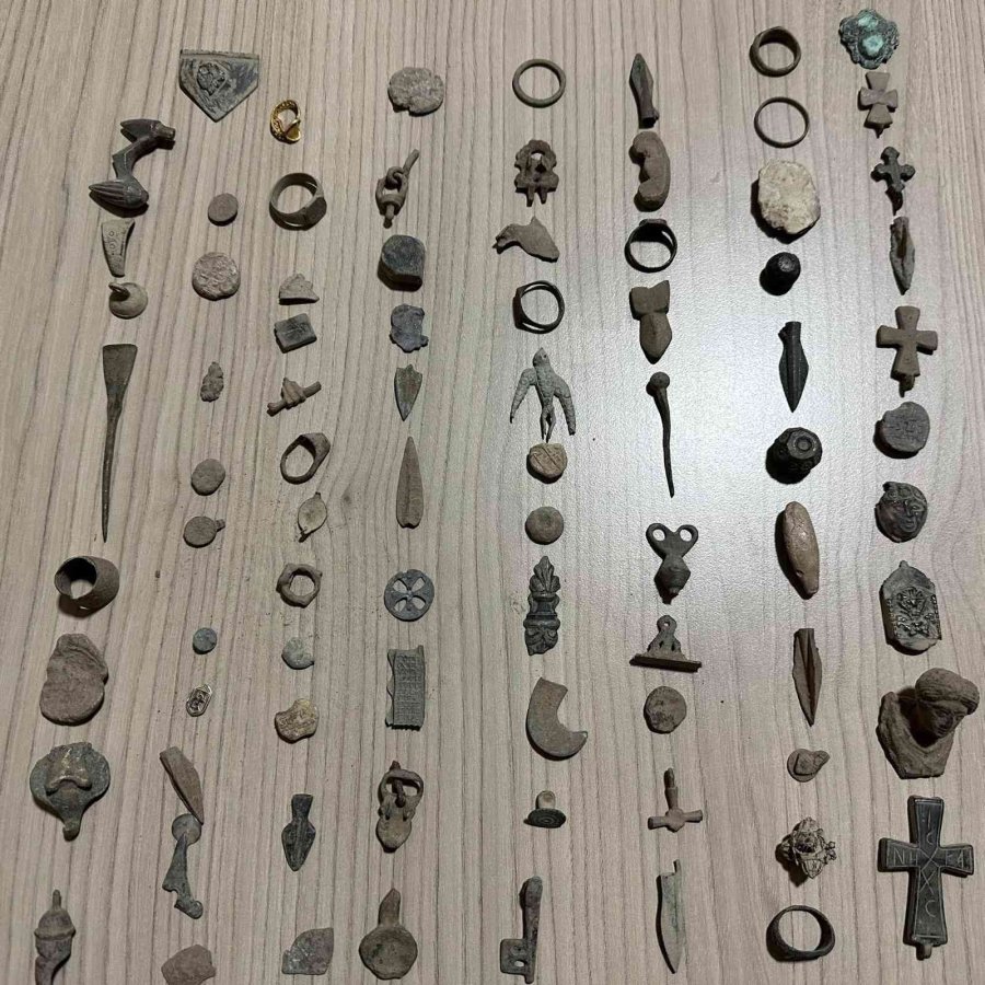 Konya’da Polisin Durdurduğu Araçtan Bin 460 Adet Sikke Çıktı