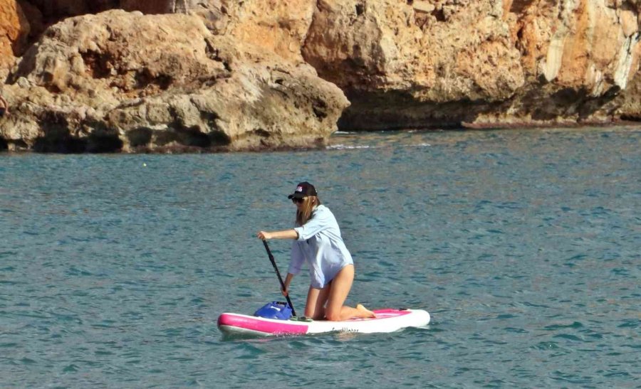 Türkiye Soğuk Hava Dalgasına Hazırlanırken, Antalya’dan Kıskandıran Görüntüler