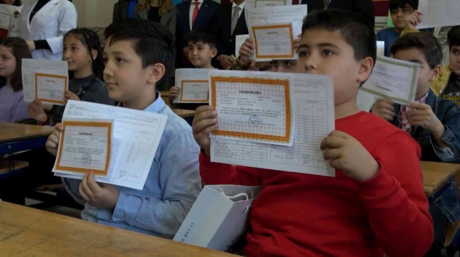 Aksaray’da 91 Bin 745 Öğrenci Yarıyıl Karnesini Aldı