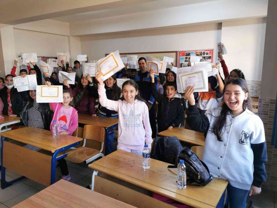 Aksaray’da 91 Bin 745 Öğrenci Yarıyıl Karnesini Aldı