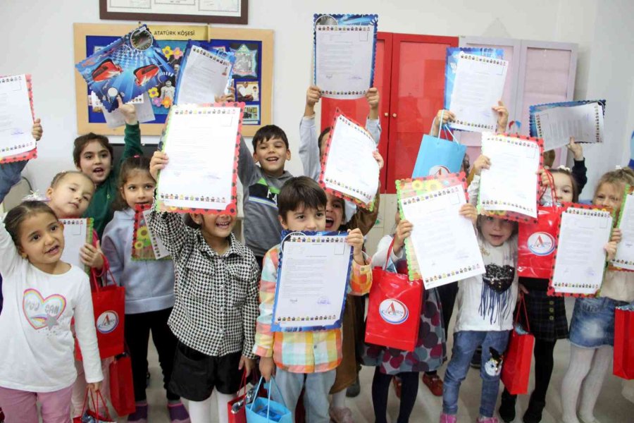 Antalya’da 492 Bin Öğrenci Karne Aldı