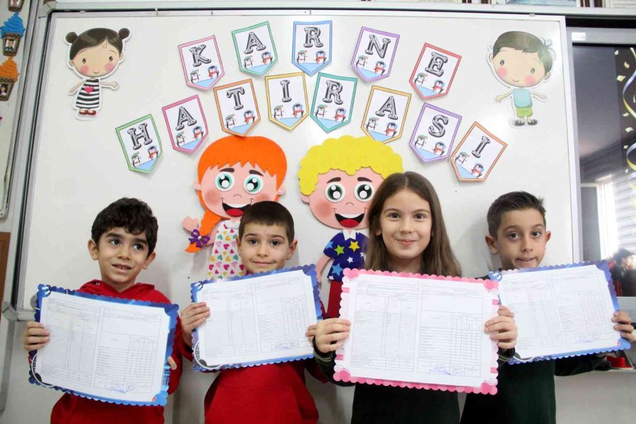 Antalya’da 492 Bin Öğrenci Karne Aldı