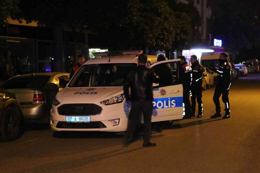 Oğlu Tarafından Bıçaklanan Kadın Yaralı Halde Markete Sığındı