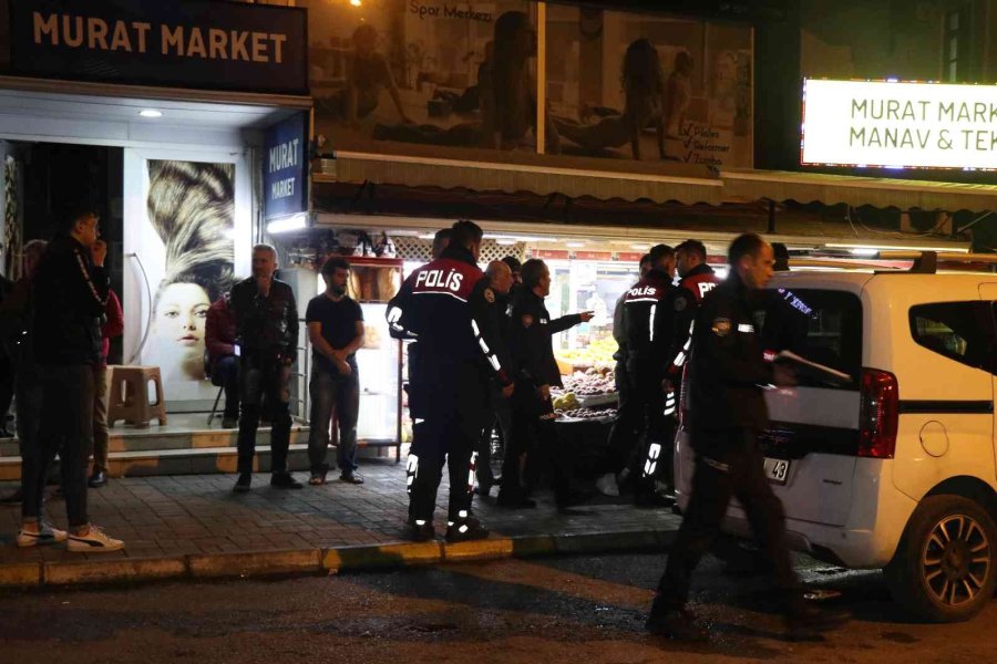 Oğlu Tarafından Bıçaklanan Kadın Yaralı Halde Markete Sığındı