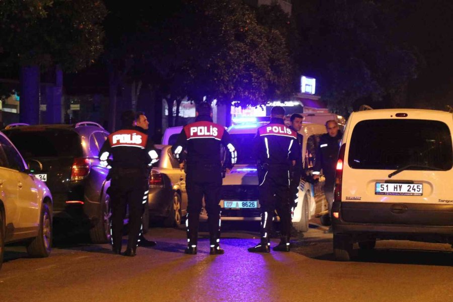 Oğlu Tarafından Bıçaklanan Kadın Yaralı Halde Markete Sığındı