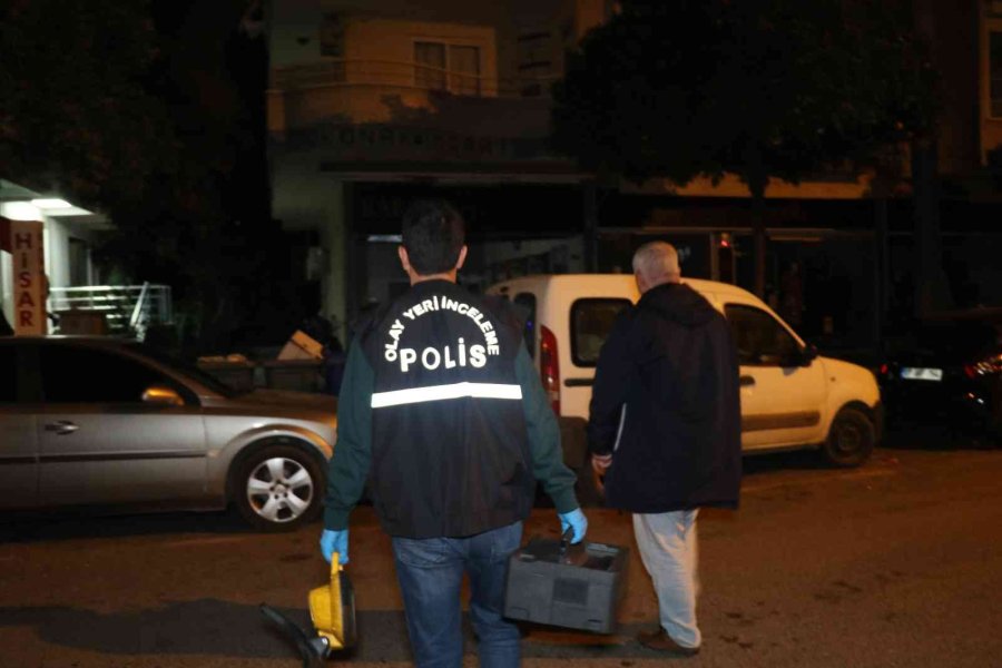 Oğlu Tarafından Bıçaklanan Kadın Yaralı Halde Markete Sığındı