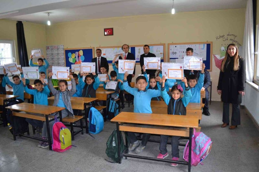 Korkuteli’nde 9 Bin 462 Öğrenci Karne Aldı