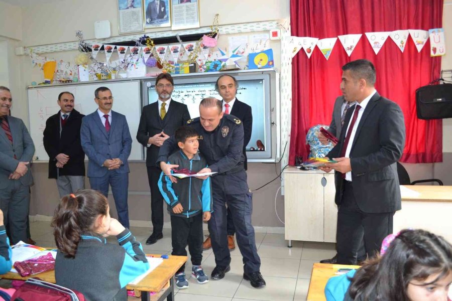 Korkuteli’nde 9 Bin 462 Öğrenci Karne Aldı