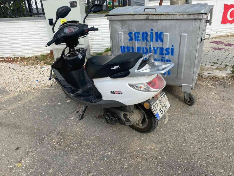 Motosiklet İle Kamyonet Çarpıştı, 1 Öğrenci Yaralandı