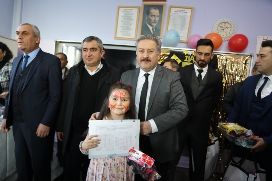 Başkan Palancıoğlu, Öğrencilerin Karne Heyecanına Ortak Oldu