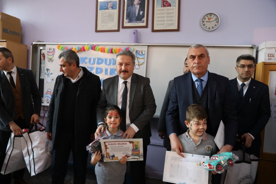 Başkan Palancıoğlu, Öğrencilerin Karne Heyecanına Ortak Oldu