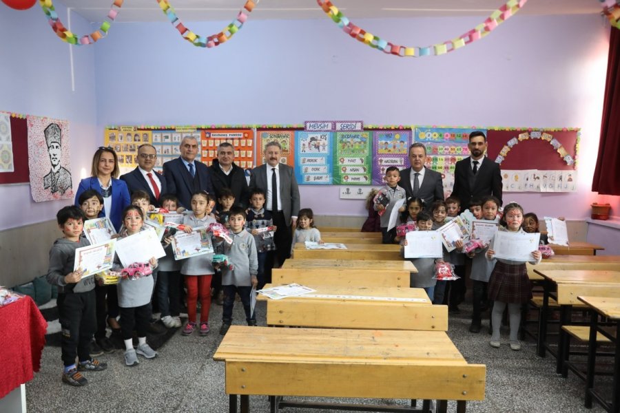 Başkan Palancıoğlu, Öğrencilerin Karne Heyecanına Ortak Oldu