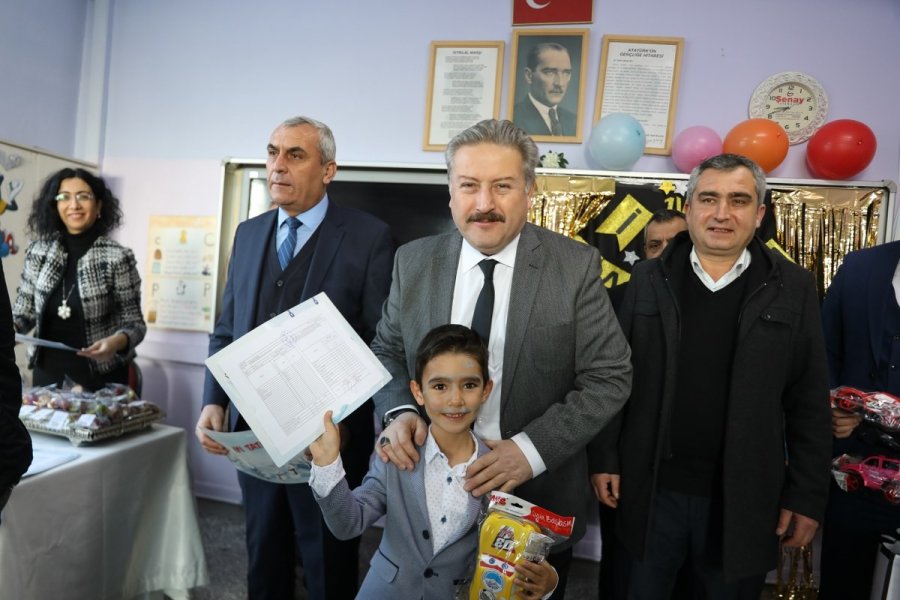 Başkan Palancıoğlu, Öğrencilerin Karne Heyecanına Ortak Oldu