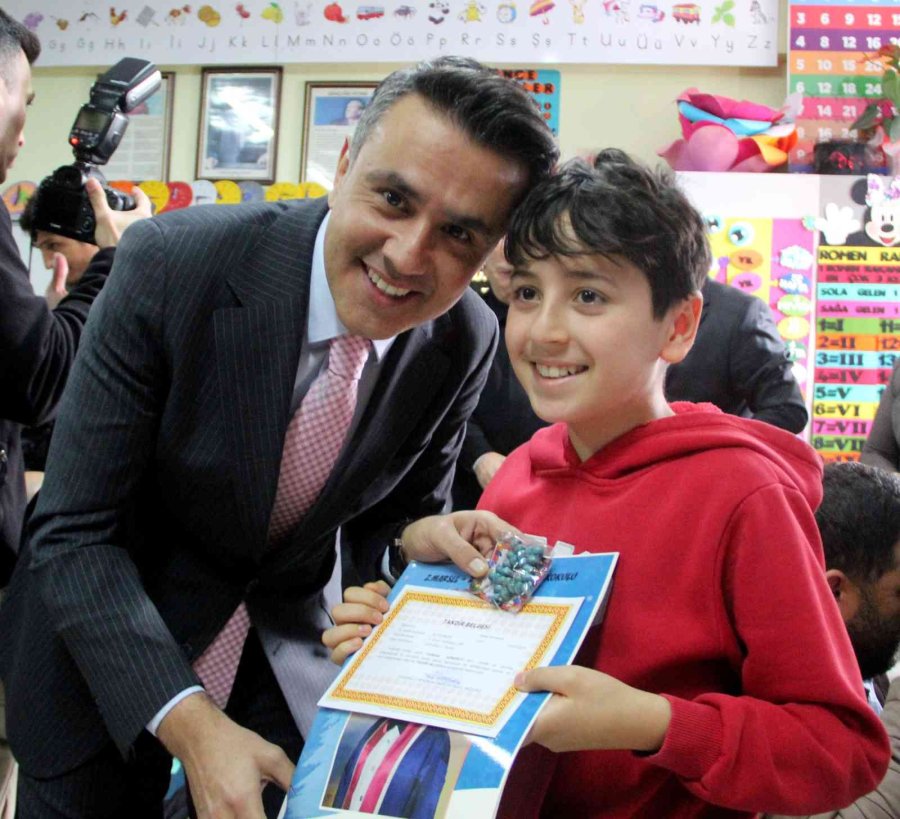 Antalya’da 492 Bin Öğrenci Karne Aldı