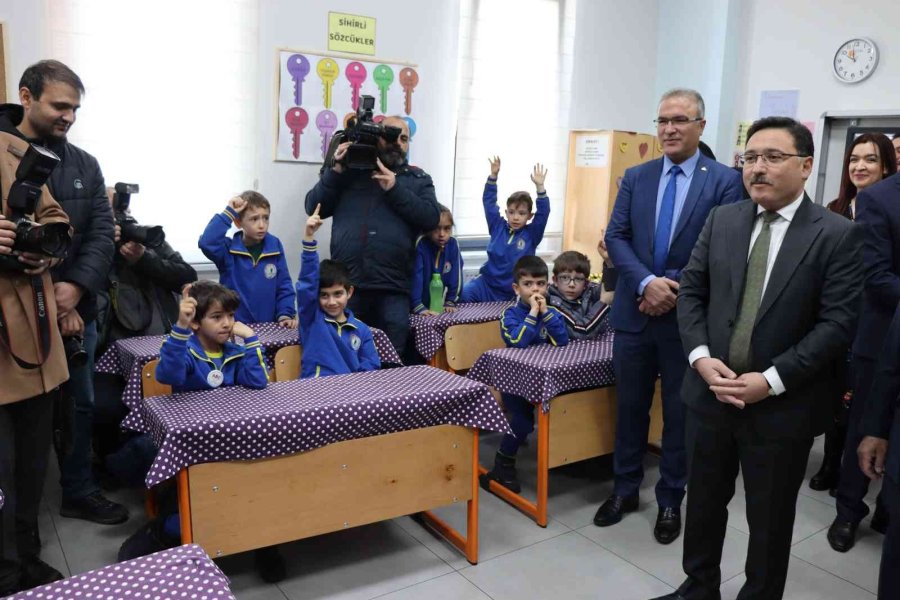 Kayseri’de 333 Bin 905 Öğrenci Karne Heyecanı Yaşadı