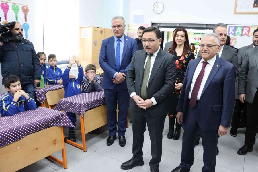 Kayseri’de 333 Bin 905 Öğrenci Karne Heyecanı Yaşadı